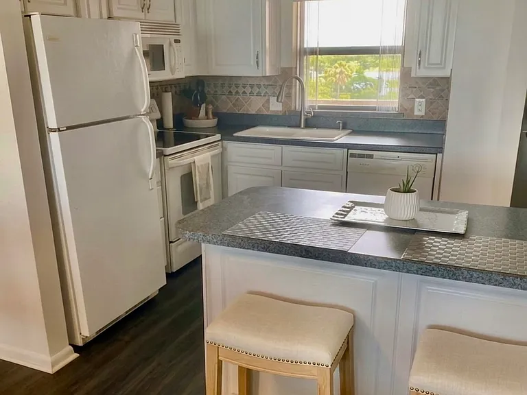 7050 Sunset Dr S #702 — Photo 10
