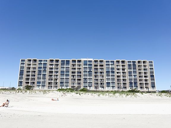 2nd image of 3500 Boardwalk #620