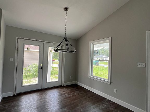 3rd image of 41 Cochise St