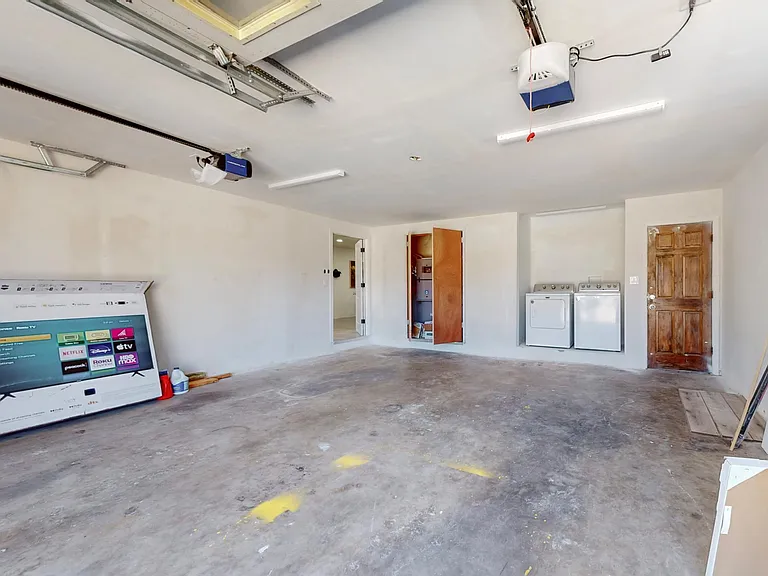 1621 Lafayette Dr NE — Photo 41