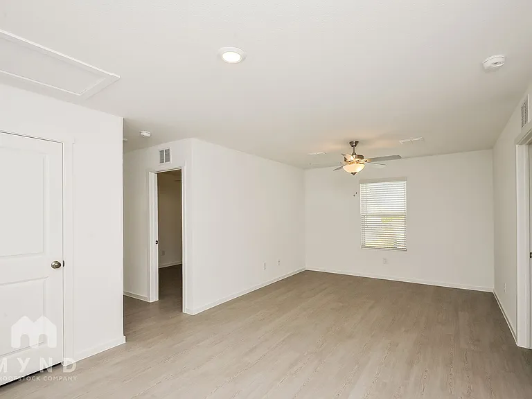 2716 Mistwood Dr — Photo 13