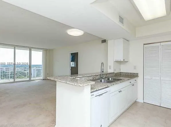 19501 W Country Club Dr, Aventura, FL