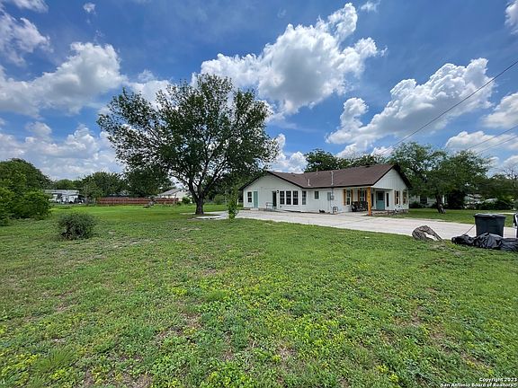 3rd image of 427 MCCAULEY BLVD