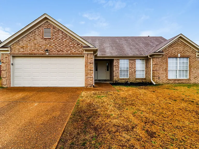 205 Mack Edwards Dr — Photo 1