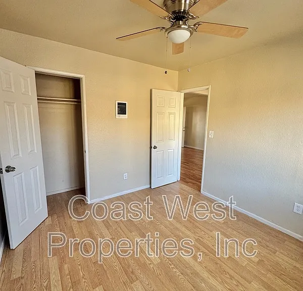 4252 Ingraham St — Photo 10