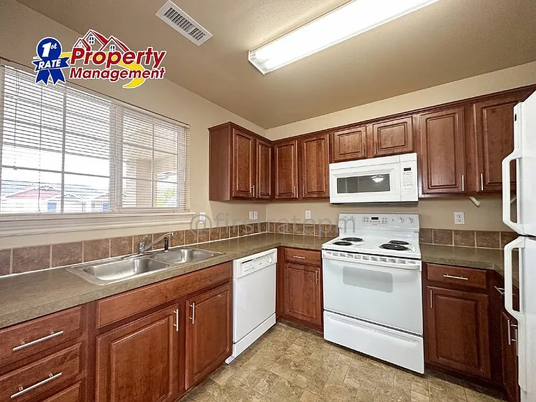 5936 W Ellens Ferry Dr #102 — Photo 9
