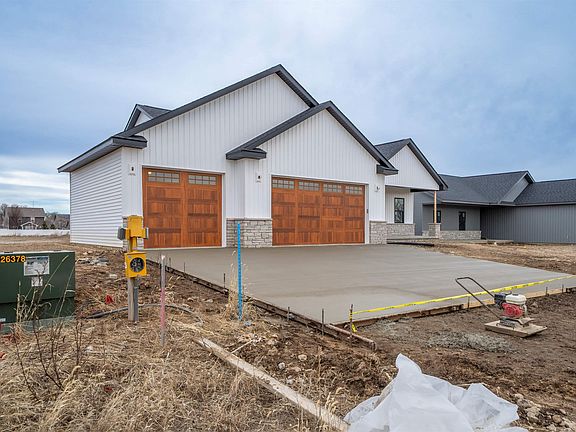 2nd image of 1319 W Hillcrest Dr