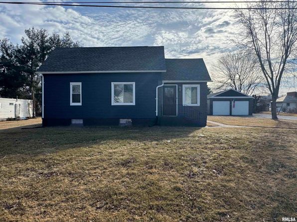 130 E Maple St, Roseville, IL 61473