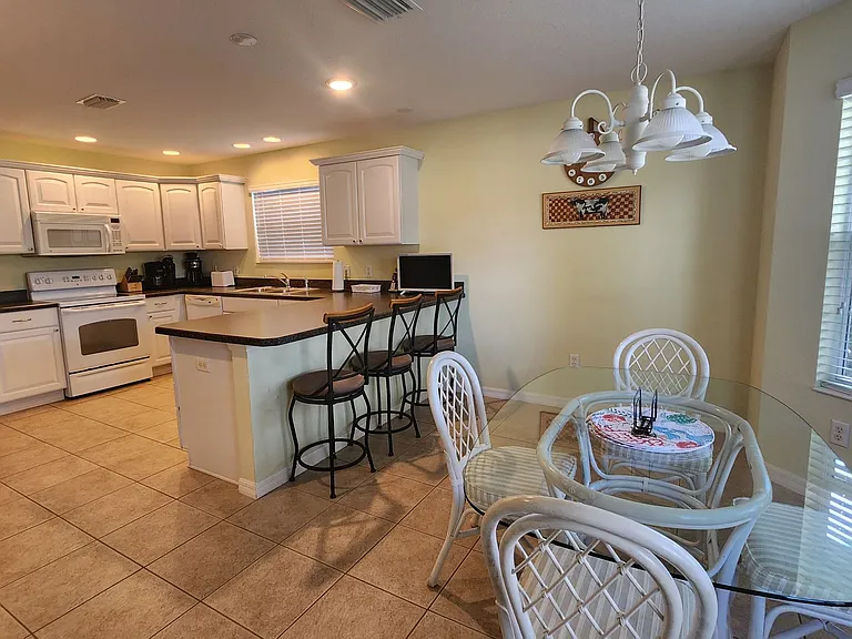 1426 Forest Acres Dr — Photo 10