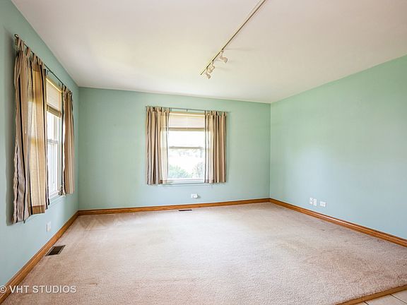 2nd image of 760 Gloucester Dr #760