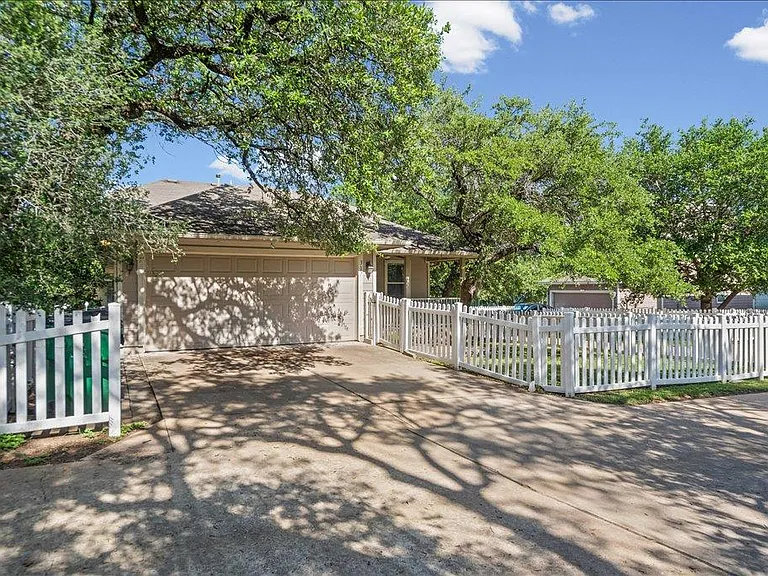 317 Bandstand Ln — Photo 26