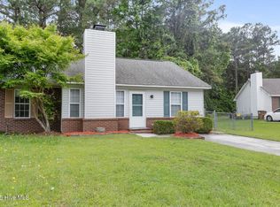 219 Live Oak Ct, Midway Park, NC 28544