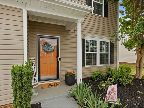 2nd image of 107 Castleton Cir