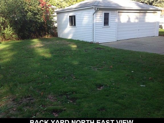 4th image of 21771 Edmunton St