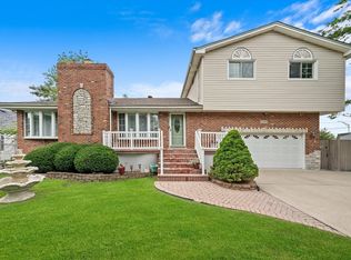 8110 Latrobe Ave, Burbank, IL