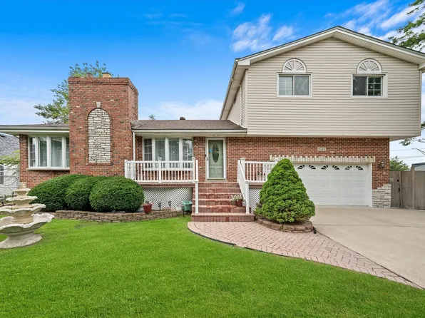 8110 Latrobe Ave, Burbank, IL 60459