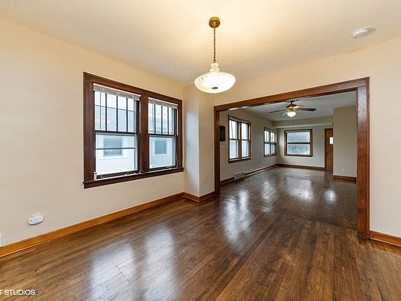 4th image of 104 W Burlington Ave