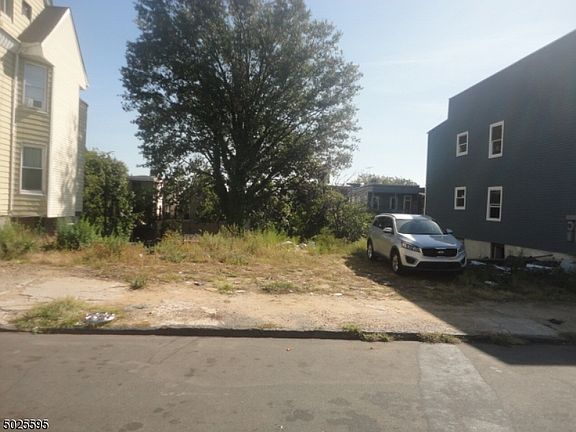 2nd image of 153 1/2 Mount Prospect Ave