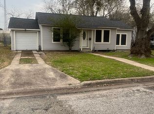 1405 Virginia Ave, Victoria, TX 77901