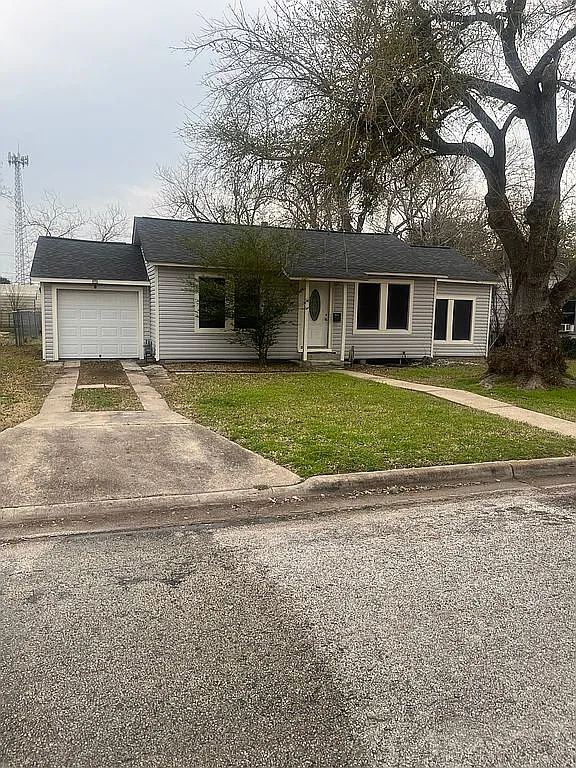 1405 Virginia Ave, Victoria TX - Owner Finance Home