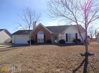 15 Lexington Dr, Grantville, GA 30220