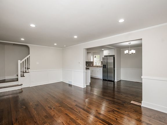 2nd image of 10048 S Saint Lawrence Ave