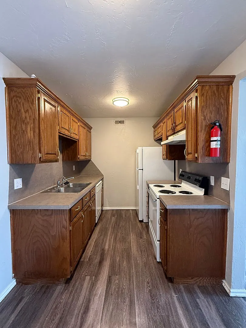 1 Bedroom - Walk to OCU | Plaza District & Uptown 23rd | $675/mo — Photo 2