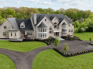 10 Stonebridge Crossing Rd, Newtown, PA 18940