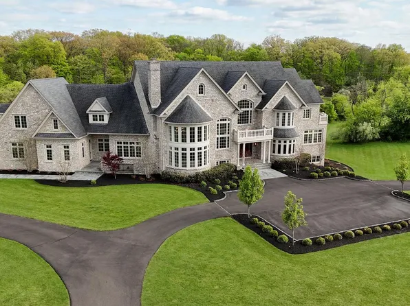10 Stonebridge Crossing Rd, Newtown, PA 18940