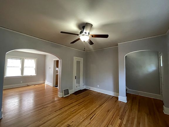3rd image of 137 N 33rd St APT J