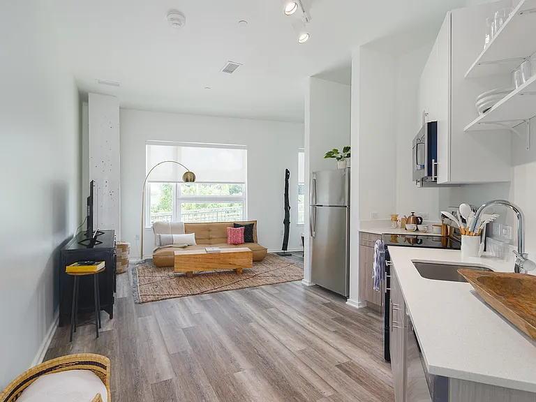 River House Apartments — Photo 4