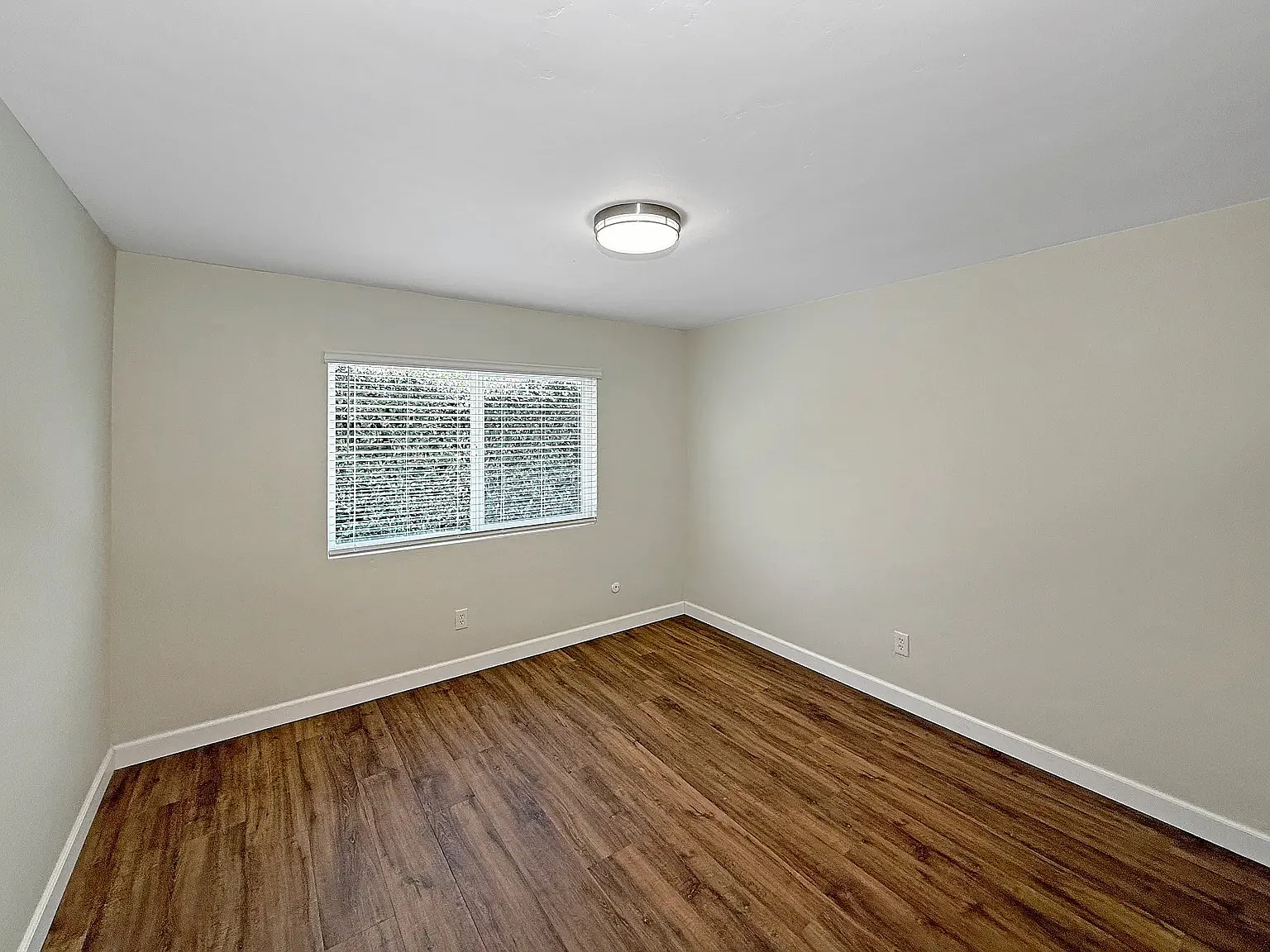 2 bed, 700 sqft, $1,440 — Photo 2