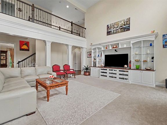 4th image of 303 Connemara Ct