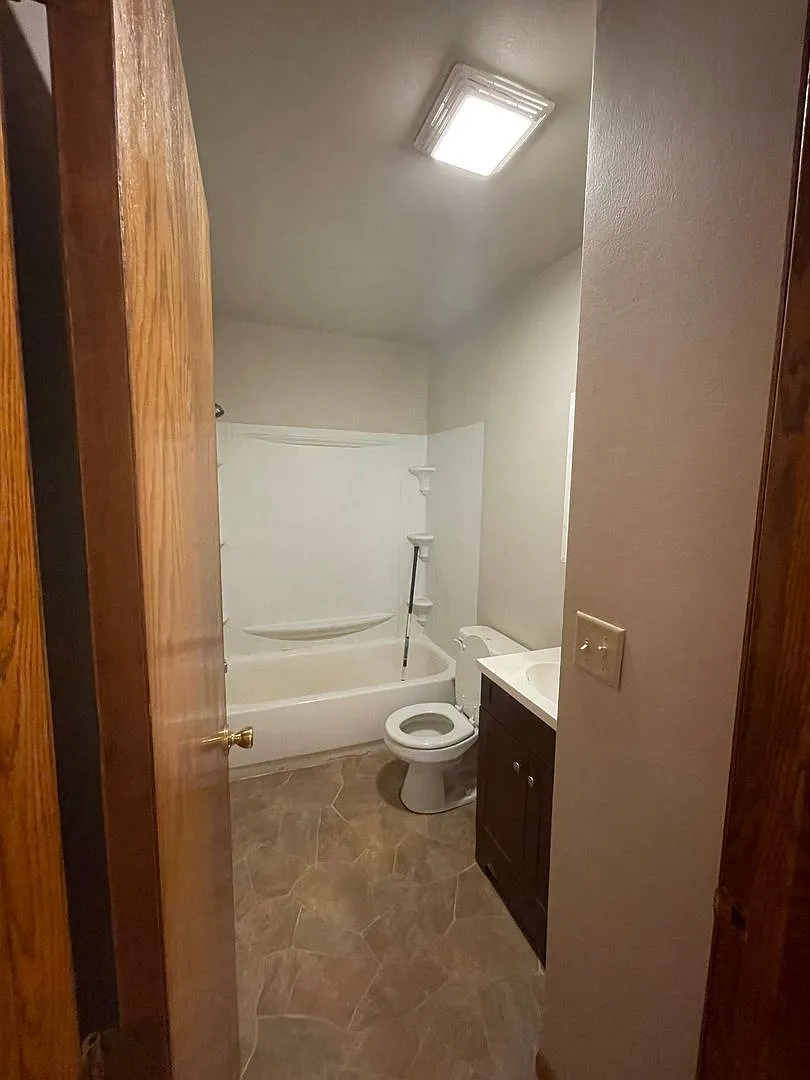 3 Bedroom Ranch Home with Large Fenced in Yard!! — Photo 4
