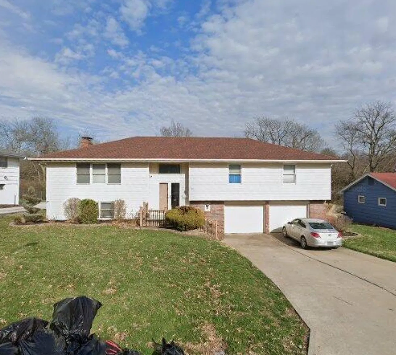 5 bed, 3624 sqft, $2,500 — Photo 1