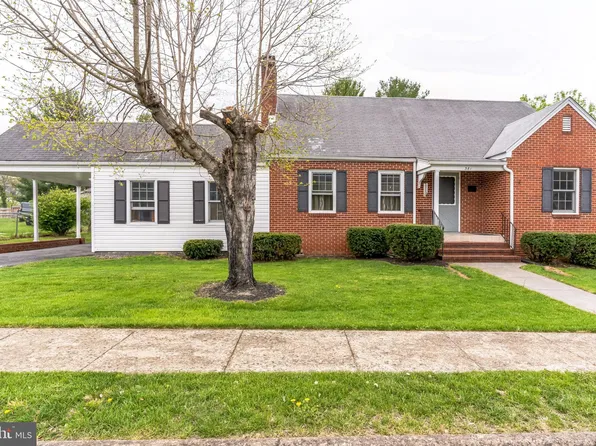 381 W King St, Strasburg, VA 22657