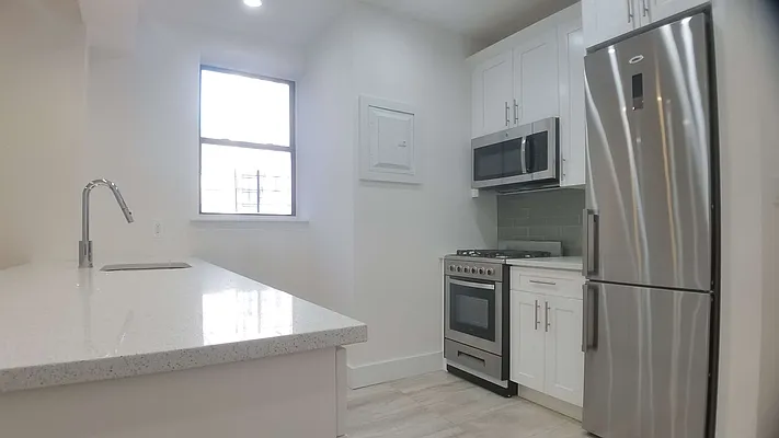 Rented by Uptown Flats LLC | media 32