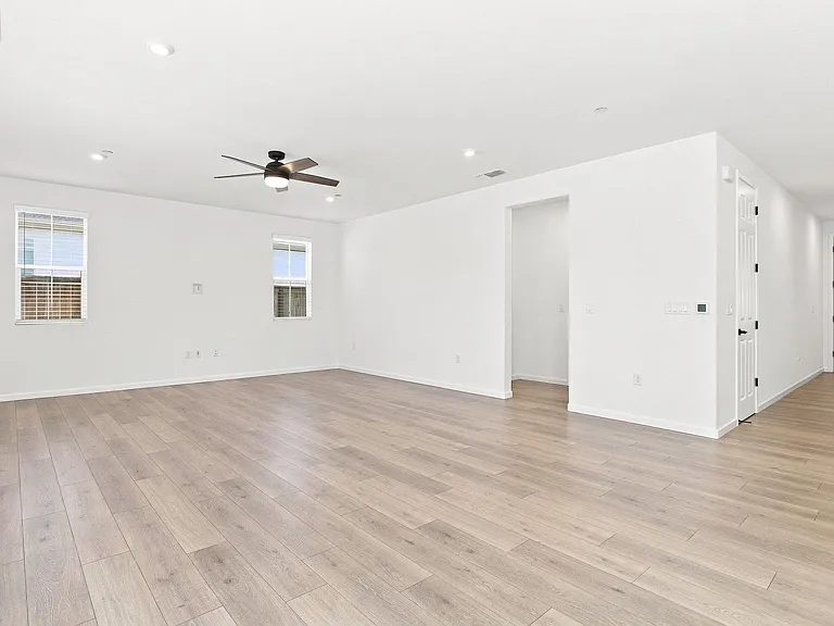 516 Silver Cloud Ct — Photo 2