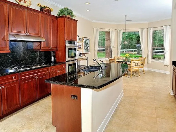 10307 Autumn Run Ln, Conroe, TX 77304