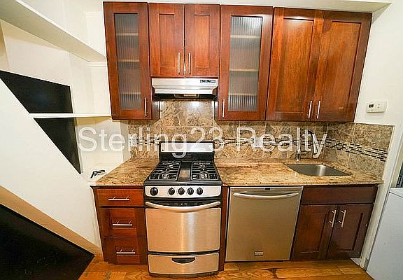2nd image of 25-15 Crescent St #B9