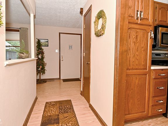 3rd image of 6221 Burlington Ave