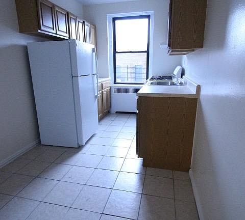 5th image of 2707 Creston Ave APT 3C