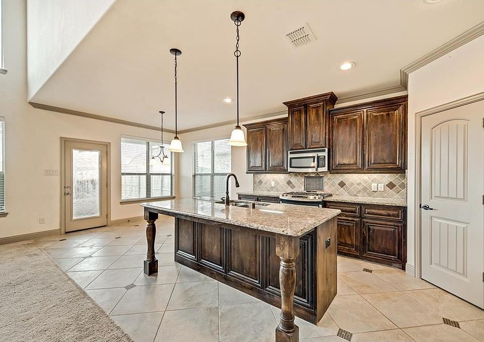 1st image of 921 Lake Meadow Ln