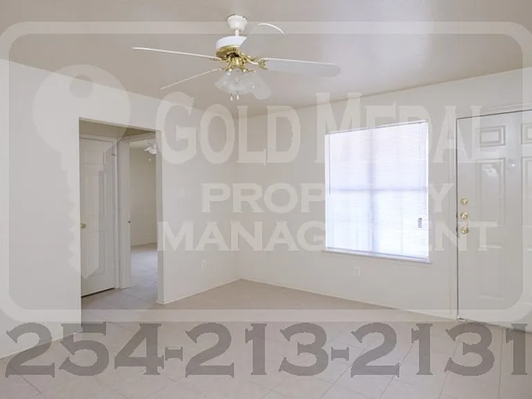 3402 Hereford Ln — Photo 4