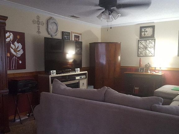 3rd image of 113 Dogwood St