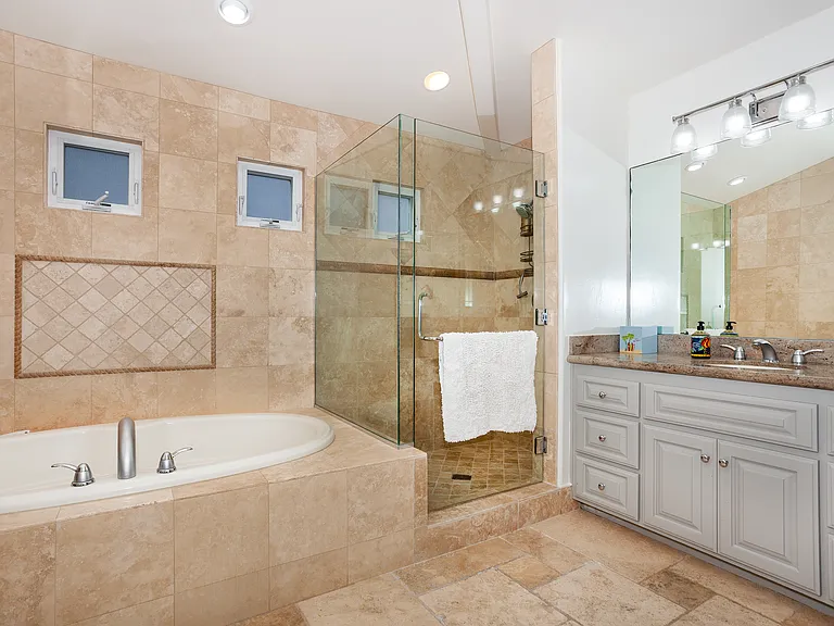 527 Liverpool Dr — Photo 4