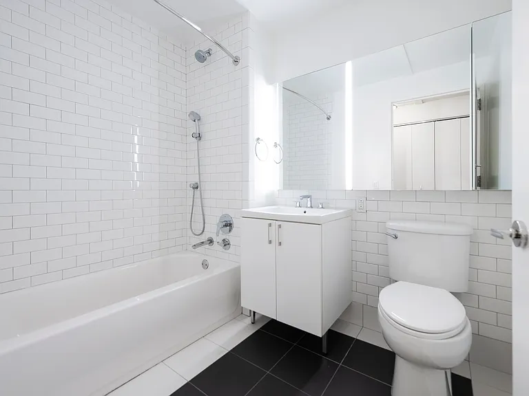 70 Pine St #810 — Photo 7