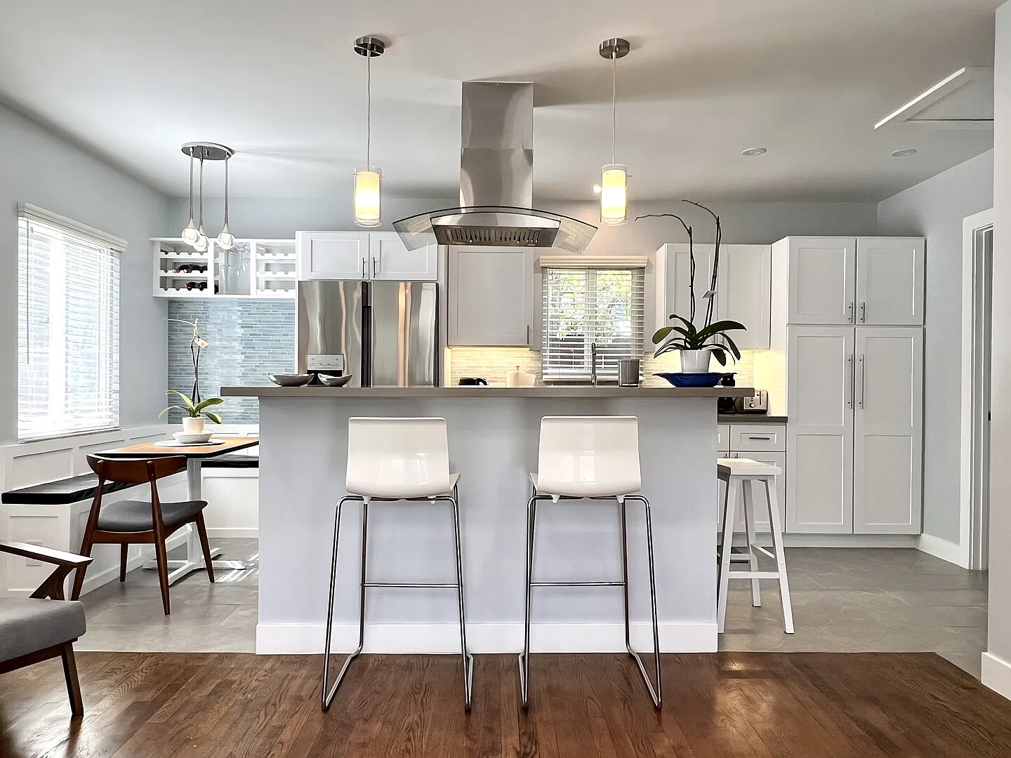 Dwell Art Gallery Home ~ Cozy Cottage Santa Monica — Photo 4