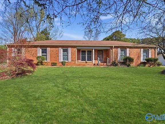 3rd image of 4903 Fallbrook Cir