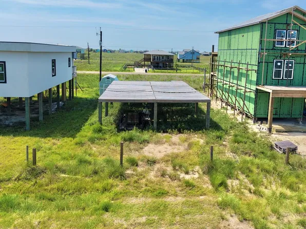 236 W Forest Oak Ln, Rockport, TX 78382
